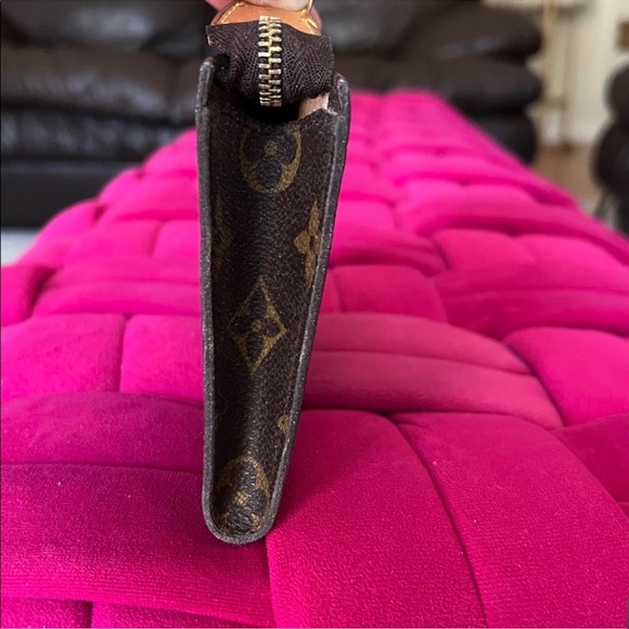 Louis Vuitton Vintage Monogram Toiletry Pouch 15 - Picture 8 of 16